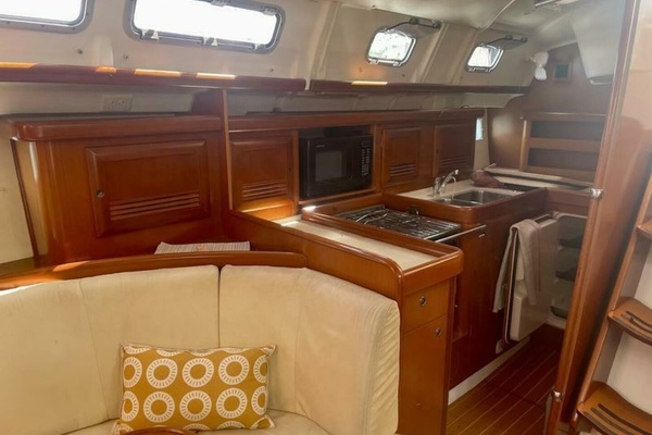 43ft Beneteau Yacht For Sale