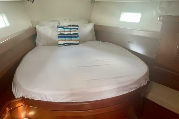 43ft Beneteau Yacht For Sale