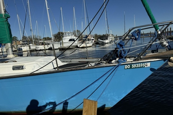38ft Morgan Yacht For Sale