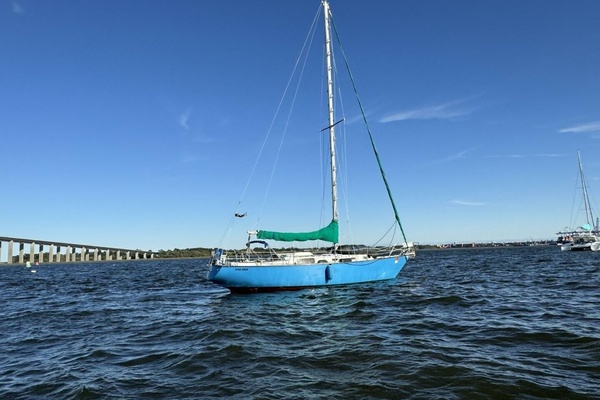 38ft Morgan Yacht For Sale