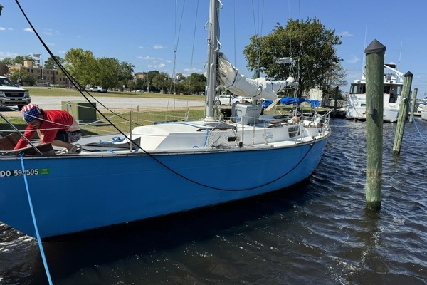 38ft Morgan Yacht For Sale