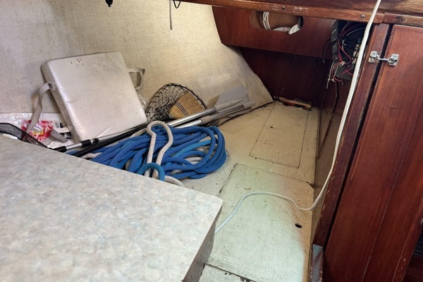 38ft Morgan Yacht For Sale