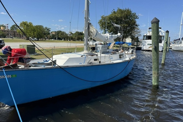38ft Morgan Yacht For Sale