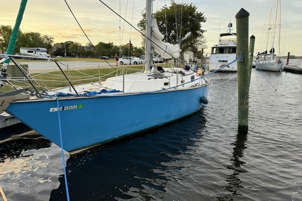 38ft Morgan Yacht For Sale
