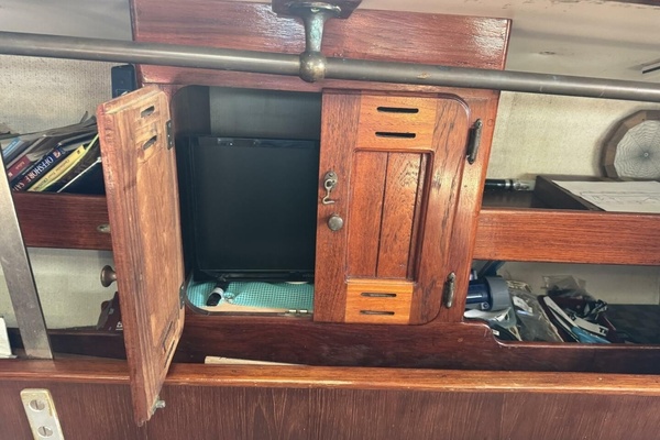 38ft Morgan Yacht For Sale