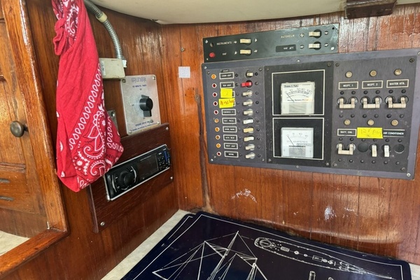 38ft Morgan Yacht For Sale