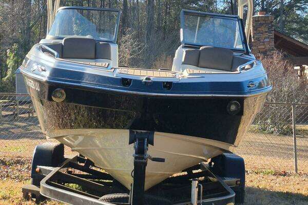 Photo of the 2011 Yamaha Boats 242 Limited S
