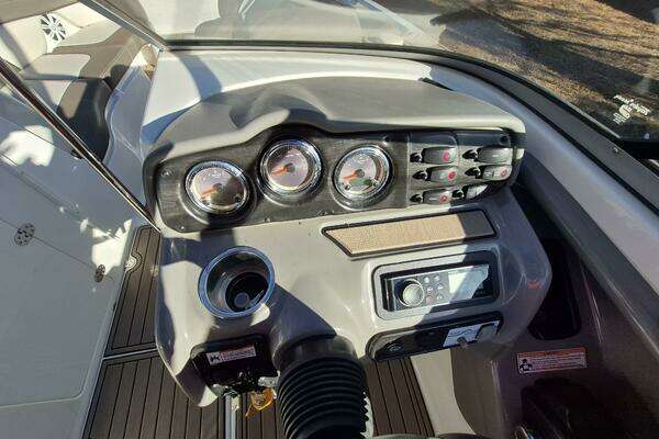 Photo of the 2011 Yamaha Boats 242 Limited S