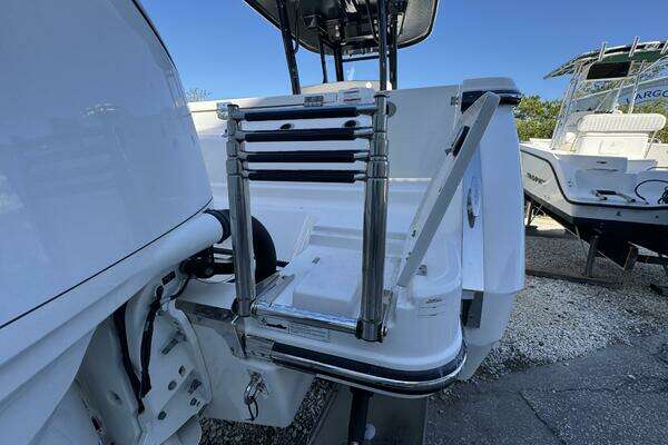 2023 Robalo 27