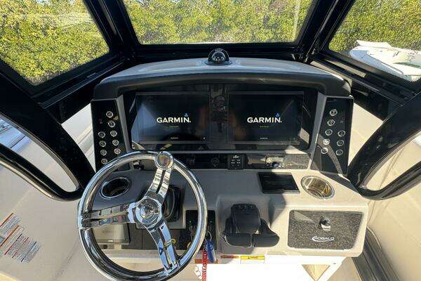2023 Robalo 27
