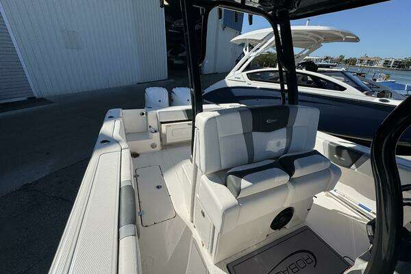 2023 Robalo 27