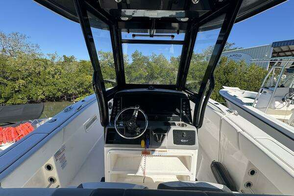 2023 Robalo 27