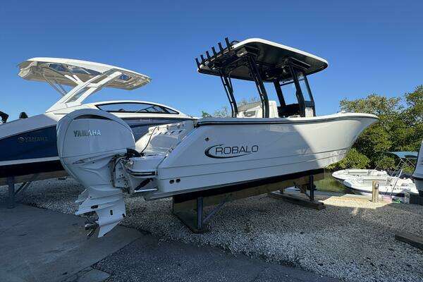 2023 Robalo 27