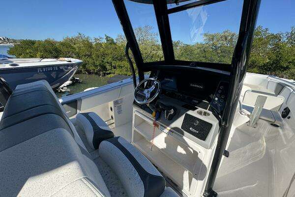 2023 Robalo 27
