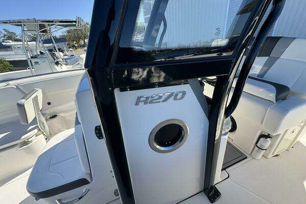 2023 Robalo 27