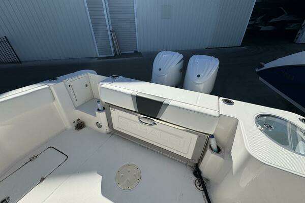 2023 Robalo 27