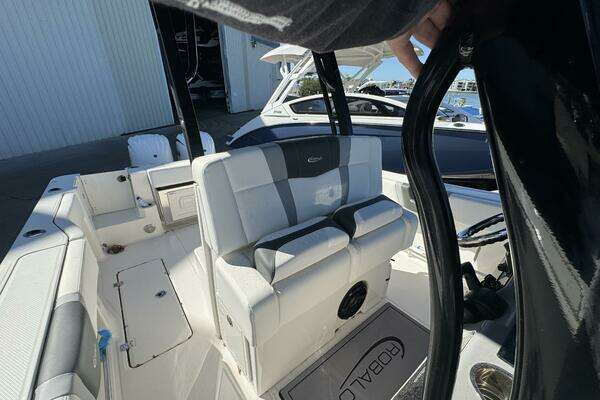 2023 Robalo 27