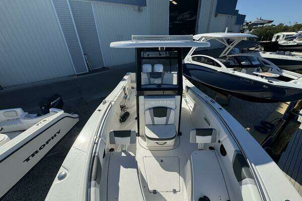 2023 Robalo 27