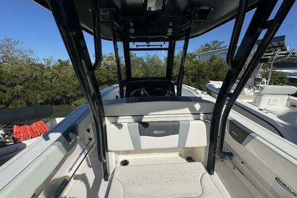 2023 Robalo 27