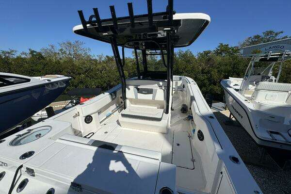 2023 Robalo 27