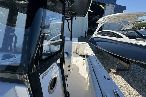 2023 Robalo 27