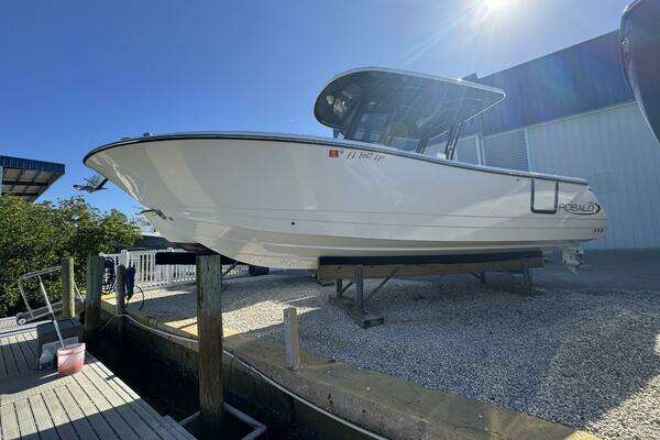 2023 Robalo 27