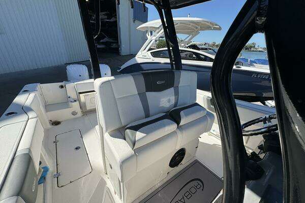 2023 Robalo 27