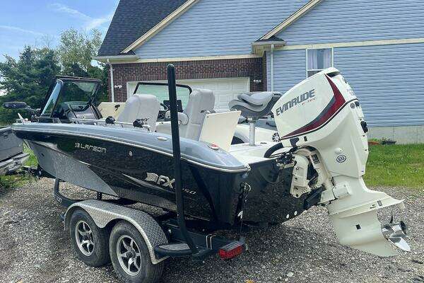 Photo of the 2018 Larson FX 1850 DC