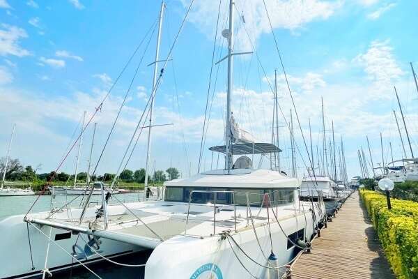 Lagoon Lagoon 52 Yacht For Sale