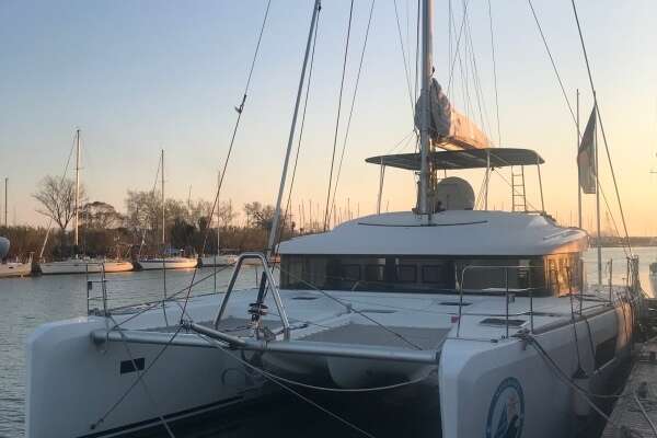 Lagoon Lagoon 52 Yacht For Sale