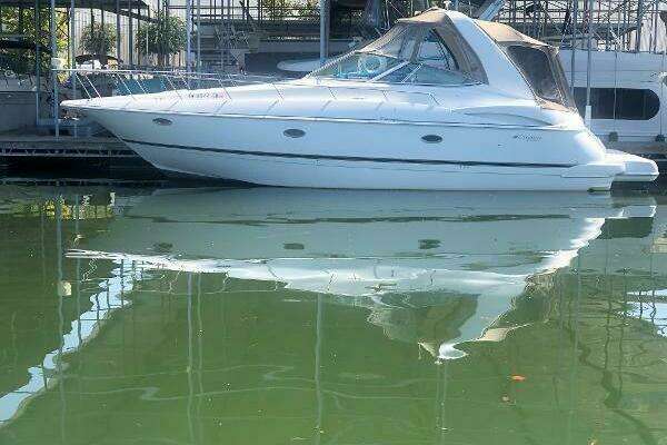 Photo of the 2001 Cruisers Yachts 3672 Express