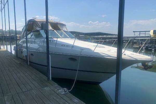 Photo of the 2001 Cruisers Yachts 3672 Express