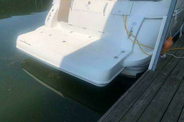 Photo of the 2001 Cruisers Yachts 3672 Express