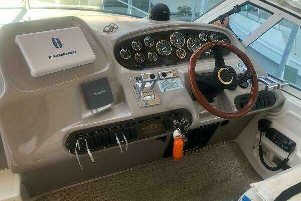 Photo of the 2001 Cruisers Yachts 3672 Express