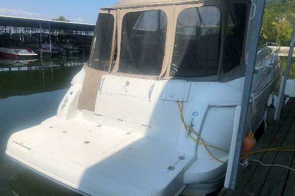 Photo of the 2001 Cruisers Yachts 3672 Express
