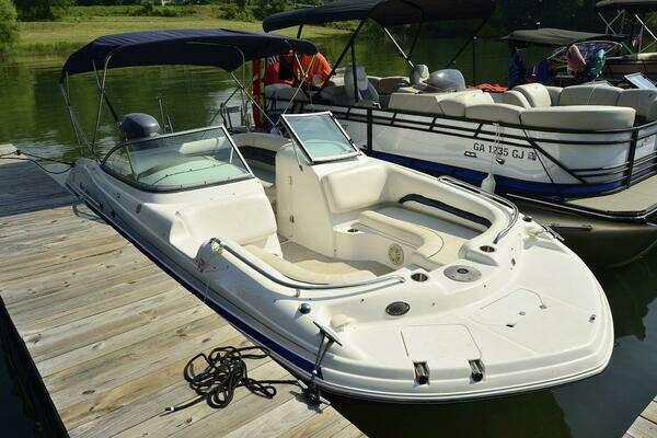 Photo of the 2011 Hurricane SunDeck 217 OB