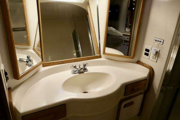 Sea Ray 500 Sundancer Yacht For Sale