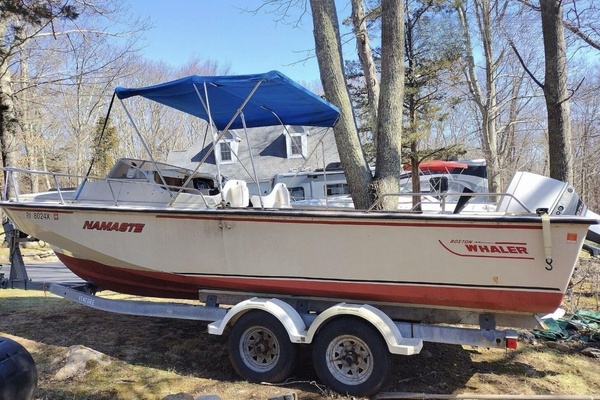 25ft Boston Whaler Yacht For Sale