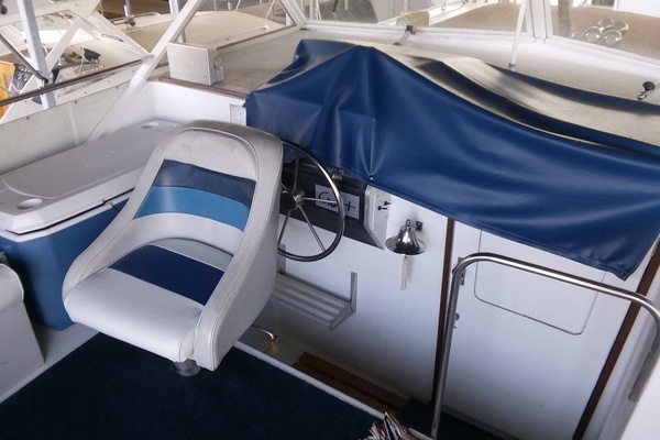 UNDER THE WIRE 35ft Chris Craft Yacht For Sale