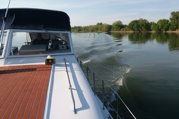 UNDER THE WIRE 35ft Chris Craft Yacht For Sale