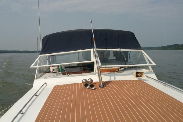 UNDER THE WIRE 35ft Chris Craft Yacht For Sale