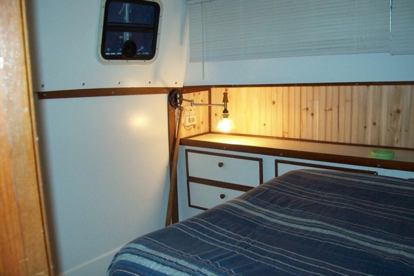 UNDER THE WIRE 35ft Chris Craft Yacht For Sale