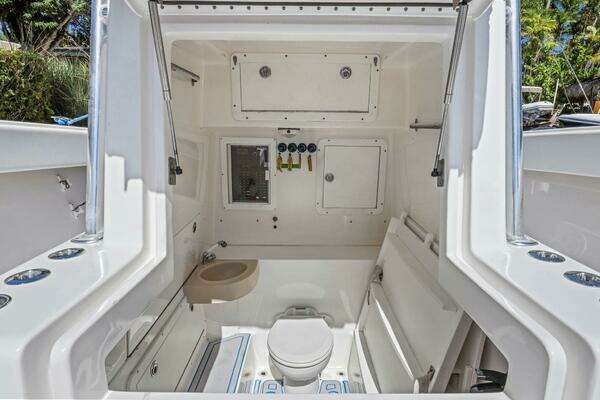 2013 Invincible 42
