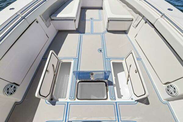 2013 Invincible 42