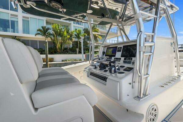2013 Invincible 42
