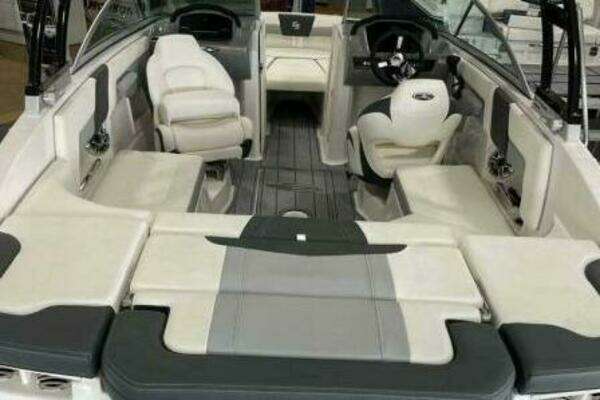 Photo of the 2022 Chaparral 23 SURF