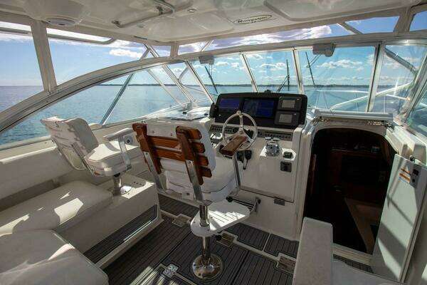 Photo of the 2006 Rampage 38 Express "Chasin Fin"