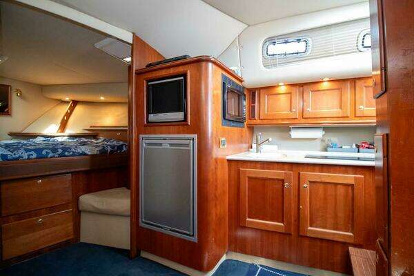 Photo of the 2006 Rampage 38 Express "Chasin Fin"