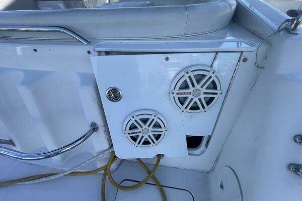 Photo of the 2005 Monterey 322 Cruiser