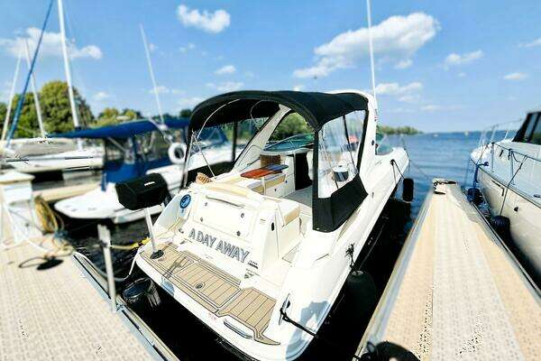 31-ft-Sea Ray-2010-310 SUNDANCER-A DAY AWAY-GATINEAU Ontario Canada yacht for sale